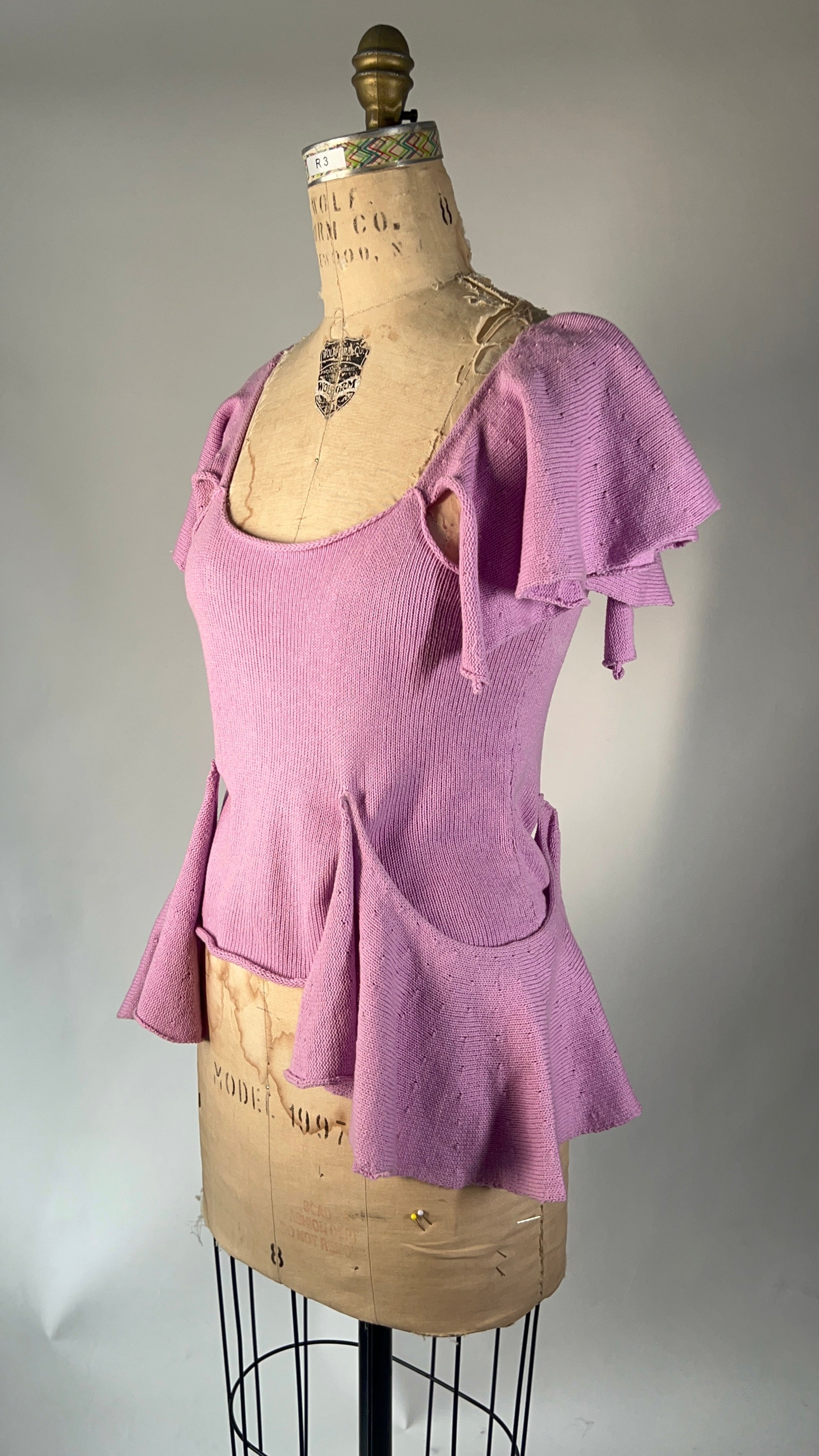 Flounced knit top no. 1