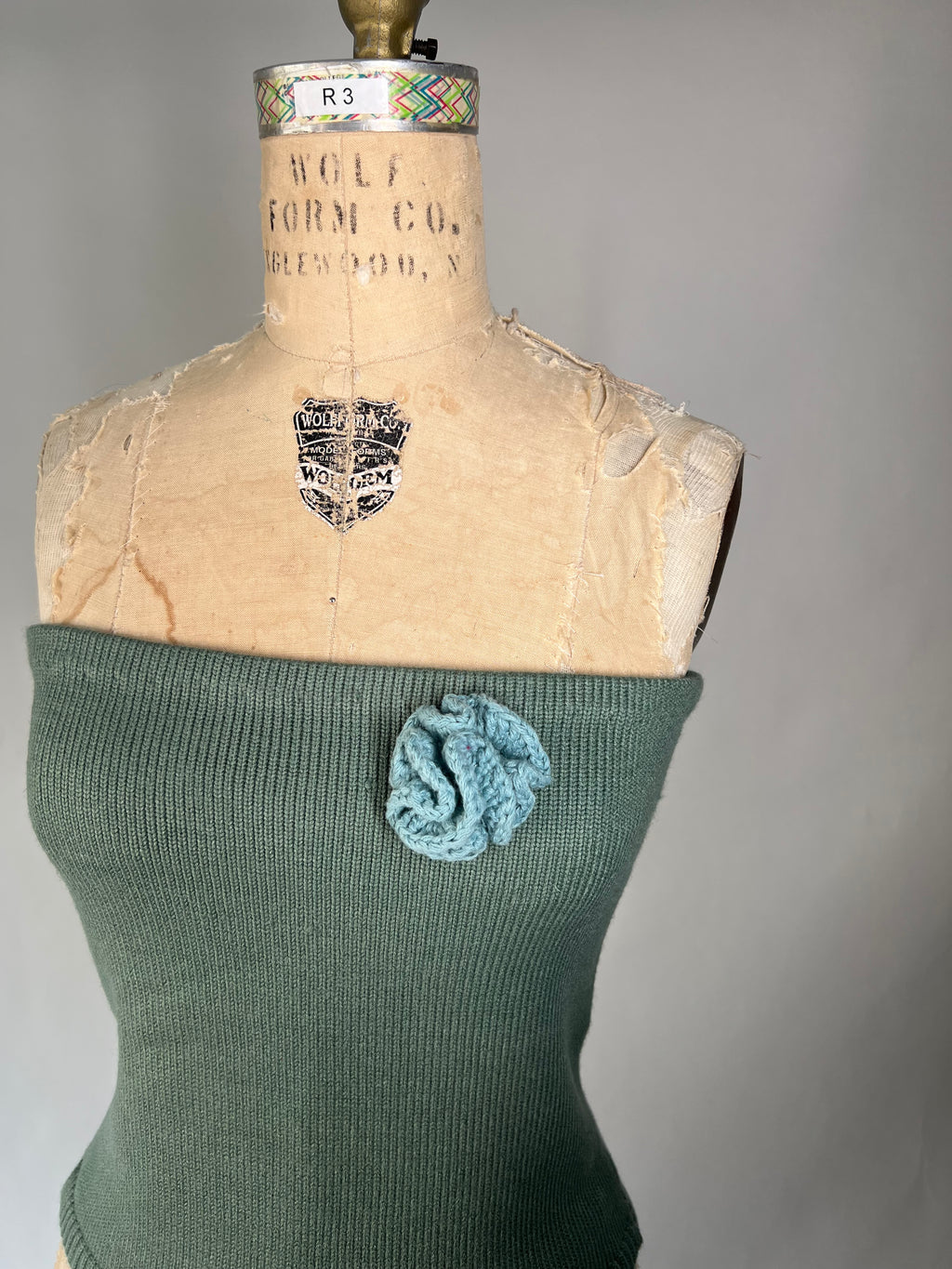 Crochet hyperboloid broach